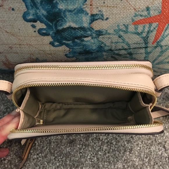 G.I.L.I. Ivory/Bone Crossbody - Picture 6 of 8